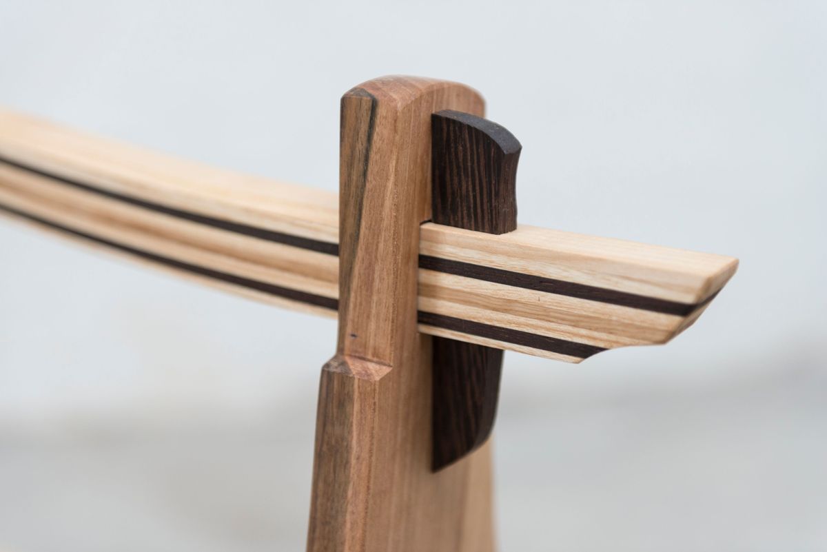 Detail Holztrage, Massiv-Werk