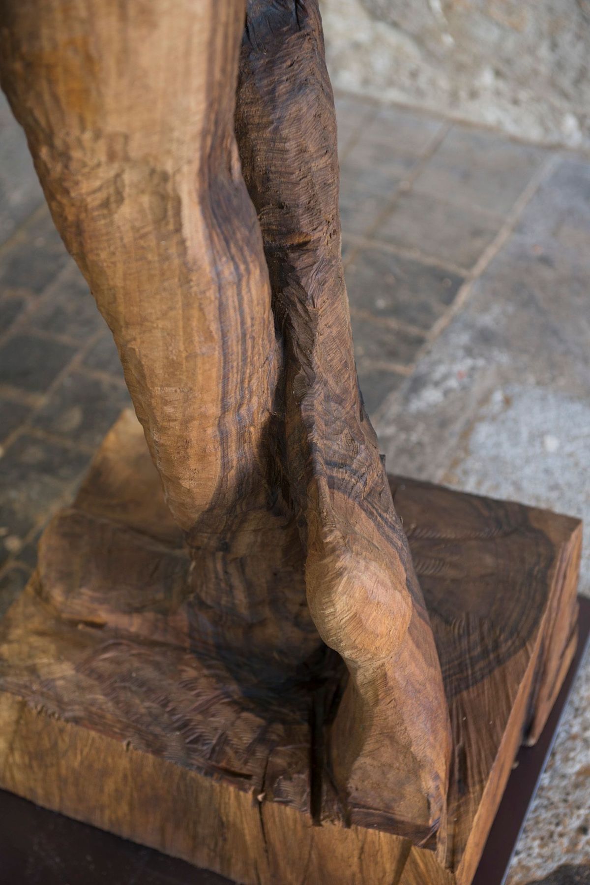 Holz Skulptur mit Motorsäge gefertigt – Massiv-Werk